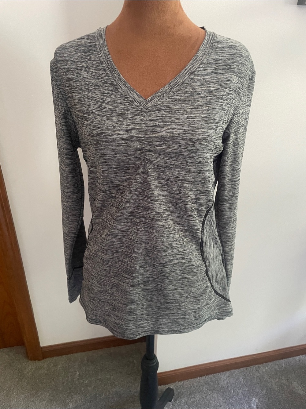 Women's Grey Long-Sleeve V-Neck Top